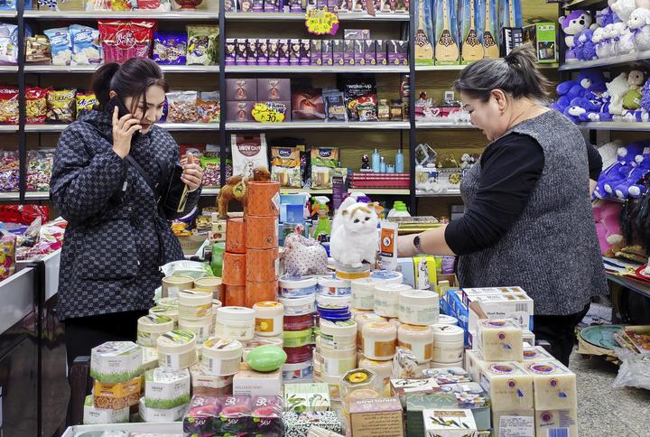 走访口岸听信心丨新疆巴克图口岸 边民互市贸易火热 “通道经济”促日用百货繁荣